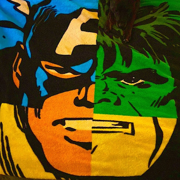 MARVEL BUNDLE~TWIN COMFORTER & PLUSH BLANKET~AVENGERS REVERSIBLE COMFORTER - Picture 3 of 5